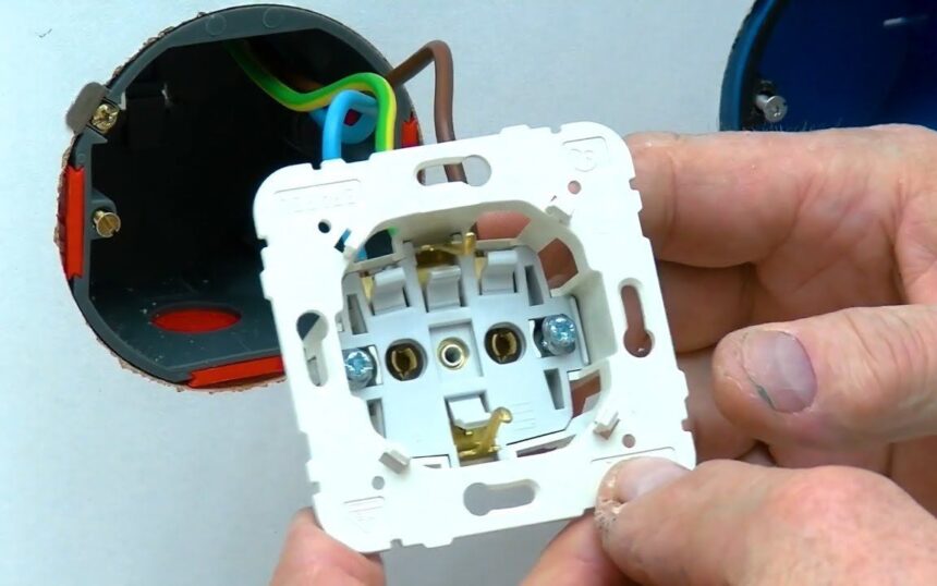 Stopcontact+aarden+Uden-1920w