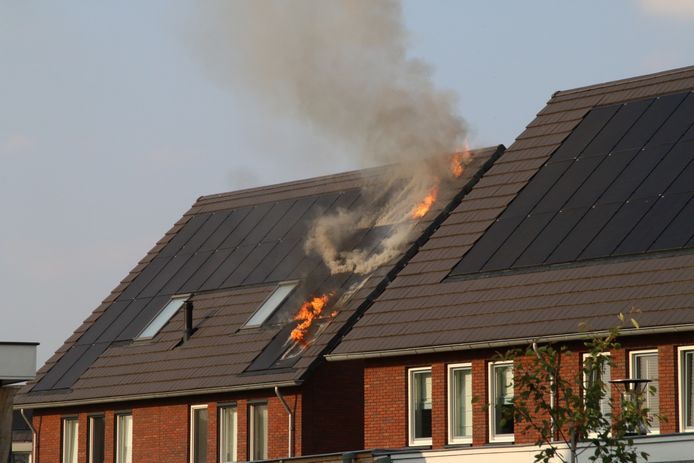 Brand+door+zonnepanelen+Uden-1920w